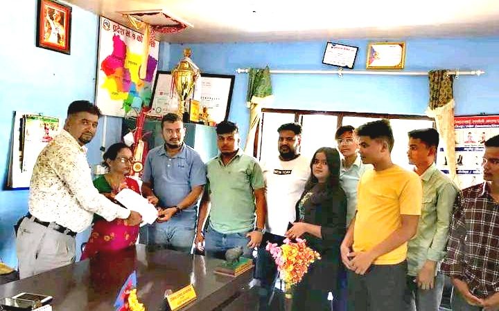 बाह्रदशी गाउँपालिकामा विद्यार्थी संगठन अनेरास्ववियुले शैक्षिक विकृतिको विरुद्ध बुझायो ज्ञापनपत्र