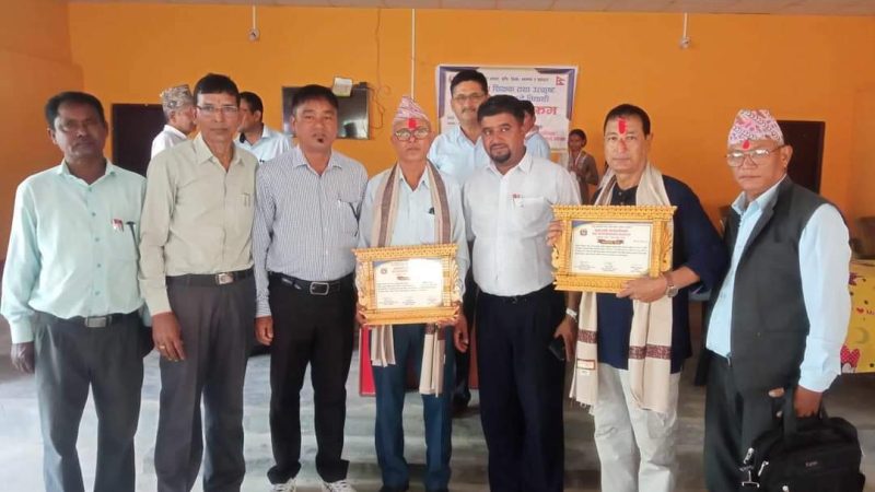 बाह्रदशी मा उत्कृष्ट जिपिए ल्याउने ८,१० र १२ का २० विद्यार्थी सहित सेवा निवृत्त शिक्षक सम्मानित