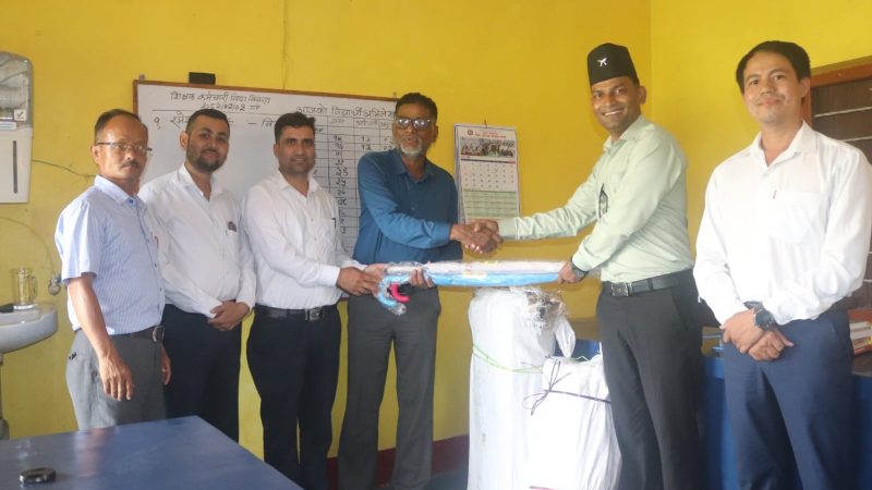 एभरेष्ट फ्रेस एण्ड फेसन मार्टद्वारा १२० विद्यार्थीलाई सहयोग